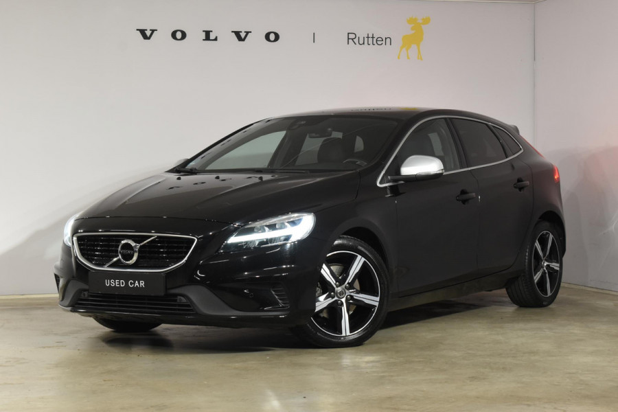 Volvo V40 T4 190PK Business Sport R-Design / Navigatie / Trekhaak / Leren bekleding / Stoelverwarming / Parkeersensoren v+a / Panoramadak / Achteruitrijcamera / Privacy Glass