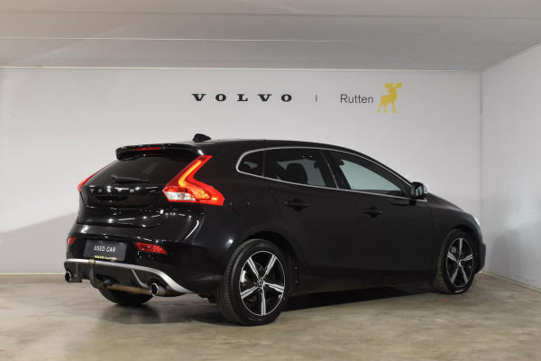 Volvo V40 T4 190PK Business Sport R-Design / Navigatie / Trekhaak / Leren bekleding / Stoelverwarming / Parkeersensoren v+a / Panoramadak / Achteruitrijcamera / Privacy Glass