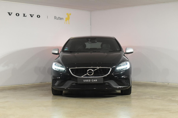 Volvo V40 T4 190PK Business Sport R-Design / Navigatie / Trekhaak / Leren bekleding / Stoelverwarming / Parkeersensoren v+a / Panoramadak / Achteruitrijcamera / Privacy Glass