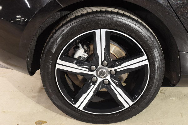 Volvo V40 T4 190PK Business Sport R-Design / Navigatie / Trekhaak / Leren bekleding / Stoelverwarming / Parkeersensoren v+a / Panoramadak / Achteruitrijcamera / Privacy Glass