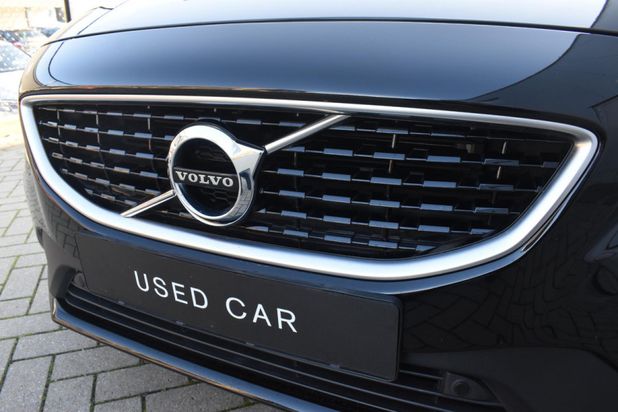Volvo V40 T4 190PK Business Sport R-Design / Navigatie / Trekhaak / Leren bekleding / Stoelverwarming / Parkeersensoren v+a / Panoramadak / Achteruitrijcamera / Privacy Glass