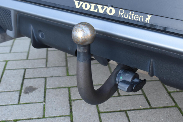 Volvo V40 T4 190PK Business Sport R-Design / Navigatie / Trekhaak / Leren bekleding / Stoelverwarming / Parkeersensoren v+a / Panoramadak / Achteruitrijcamera / Privacy Glass