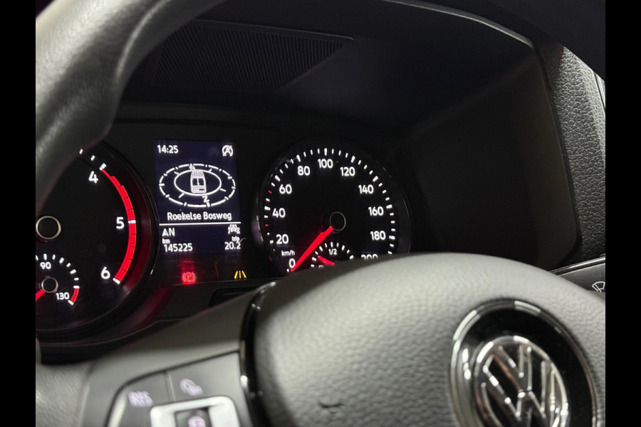 Volkswagen Crafter 35 2.0 TDI L3H2 Highline | Dubbellucht | Navigatie | Massagestoel | Trekhaak | Carplay