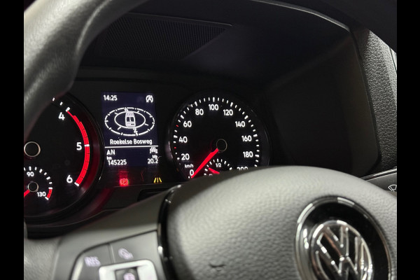 Volkswagen Crafter 35 2.0 TDI L3H2 Highline | Dubbellucht | Navigatie | Massagestoel | Trekhaak | Carplay