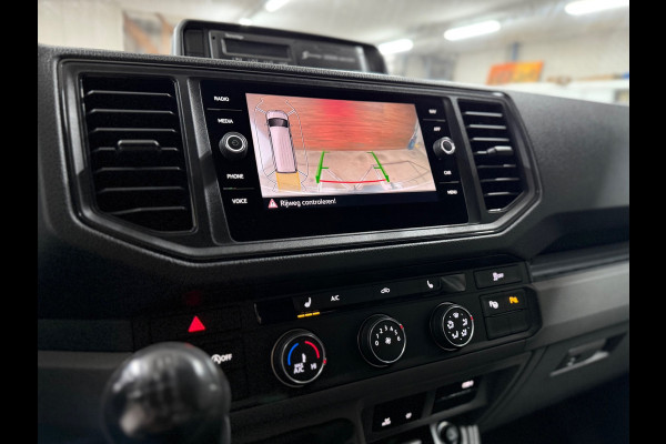 Volkswagen Crafter 35 2.0 TDI L3H2 Highline | Dubbellucht | Navigatie | Massagestoel | Trekhaak | Carplay