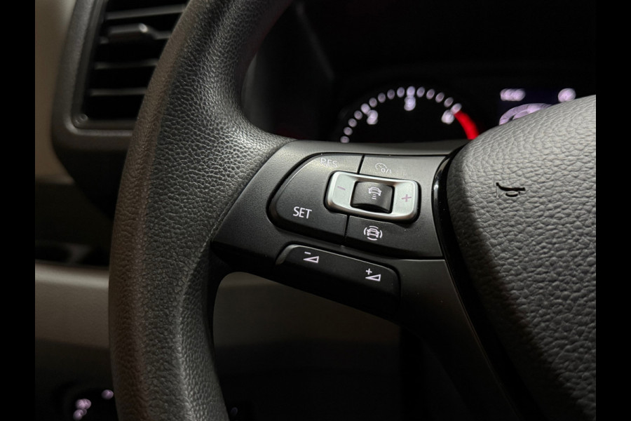 Volkswagen Crafter 35 2.0 TDI L3H2 Highline | Dubbellucht | Navigatie | Massagestoel | Trekhaak | Carplay