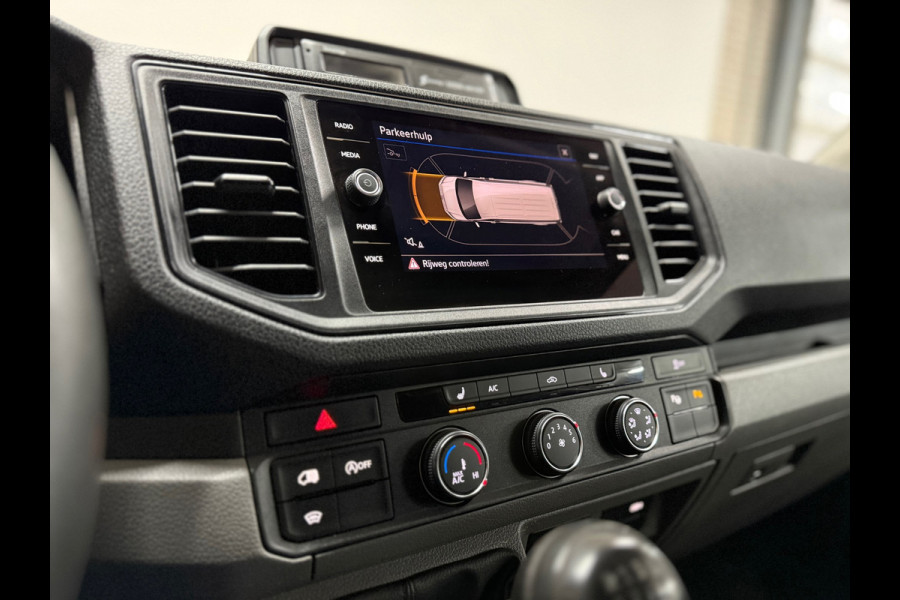 Volkswagen Crafter 35 2.0 TDI L3H2 Highline | Dubbellucht | Navigatie | Massagestoel | Trekhaak | Carplay