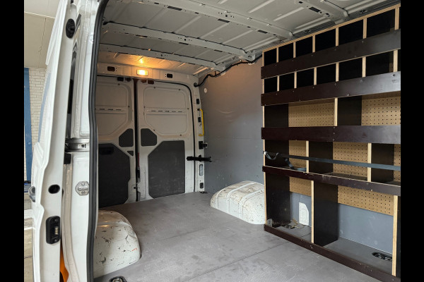 Volkswagen Crafter 35 2.0 TDI L3H2 Highline | Dubbellucht | Navigatie | Massagestoel | Trekhaak | Carplay