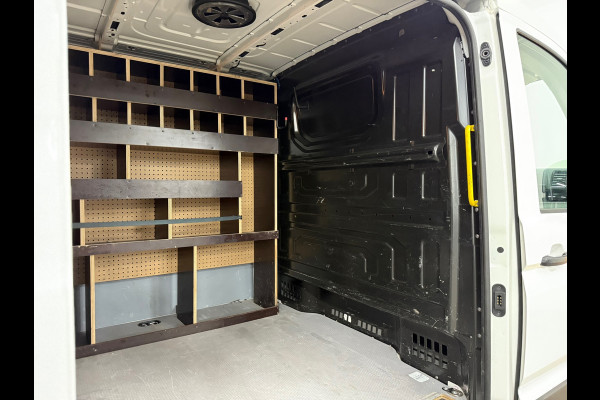 Volkswagen Crafter 35 2.0 TDI L3H2 Highline | Dubbellucht | Navigatie | Massagestoel | Trekhaak | Carplay