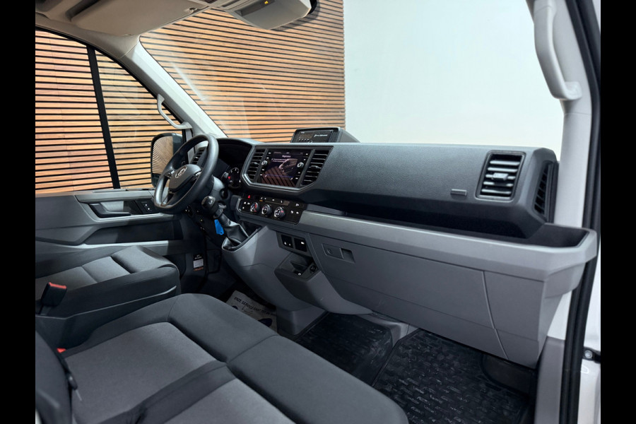 Volkswagen Crafter 35 2.0 TDI L3H2 Highline | Dubbellucht | Navigatie | Massagestoel | Trekhaak | Carplay