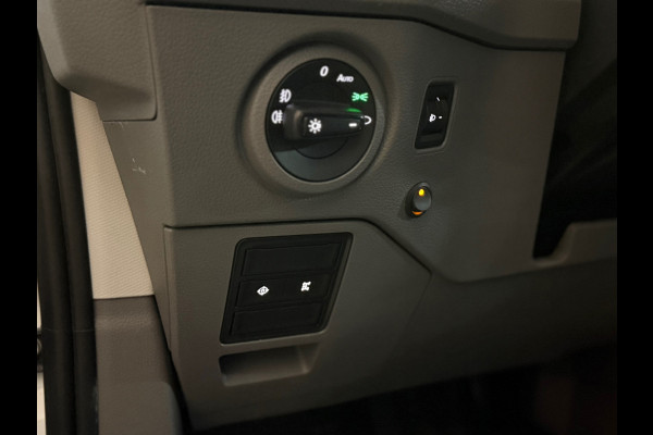 Volkswagen Crafter 35 2.0 TDI L3H2 Highline | Dubbellucht | Navigatie | Massagestoel | Trekhaak | Carplay