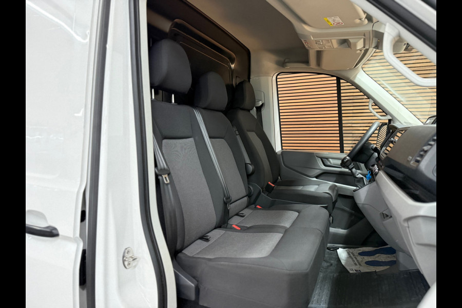 Volkswagen Crafter 35 2.0 TDI L3H2 Highline | Dubbellucht | Navigatie | Massagestoel | Trekhaak | Carplay