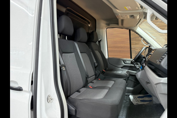 Volkswagen Crafter 35 2.0 TDI L3H2 Highline | Dubbellucht | Navigatie | Massagestoel | Trekhaak | Carplay