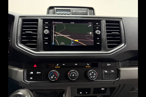 Volkswagen Crafter 35 2.0 TDI L3H2 Highline | Dubbellucht | Navigatie | Massagestoel | Trekhaak | Carplay