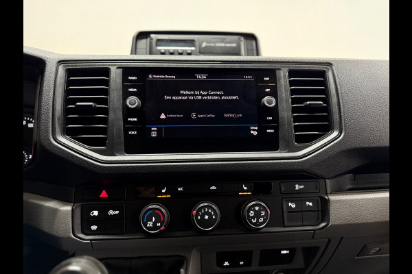 Volkswagen Crafter 35 2.0 TDI L3H2 Highline | Dubbellucht | Navigatie | Massagestoel | Trekhaak | Carplay