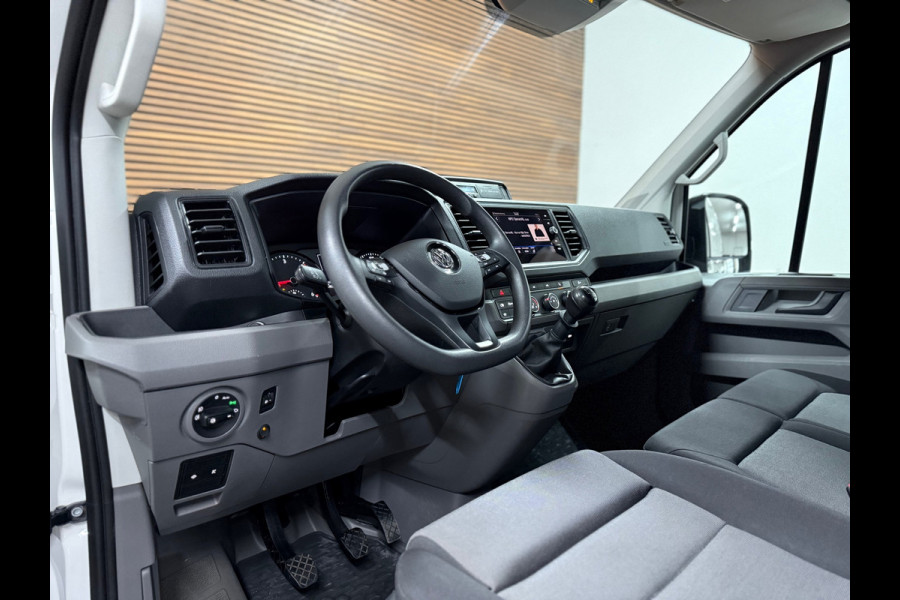 Volkswagen Crafter 35 2.0 TDI L3H2 Highline | Dubbellucht | Navigatie | Massagestoel | Trekhaak | Carplay