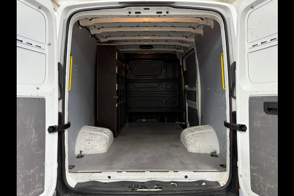 Volkswagen Crafter 35 2.0 TDI L3H2 Highline | Dubbellucht | Navigatie | Massagestoel | Trekhaak | Carplay