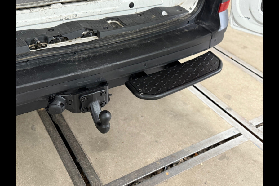 Volkswagen Crafter 35 2.0 TDI L3H2 Highline | Dubbellucht | Navigatie | Massagestoel | Trekhaak | Carplay