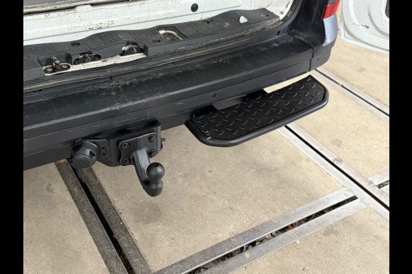 Volkswagen Crafter 35 2.0 TDI L3H2 Highline | Dubbellucht | Navigatie | Massagestoel | Trekhaak | Carplay