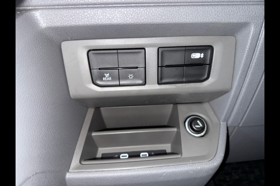 Volkswagen Crafter 35 2.0 TDI L3H2 Highline | Dubbellucht | Navigatie | Massagestoel | Trekhaak | Carplay