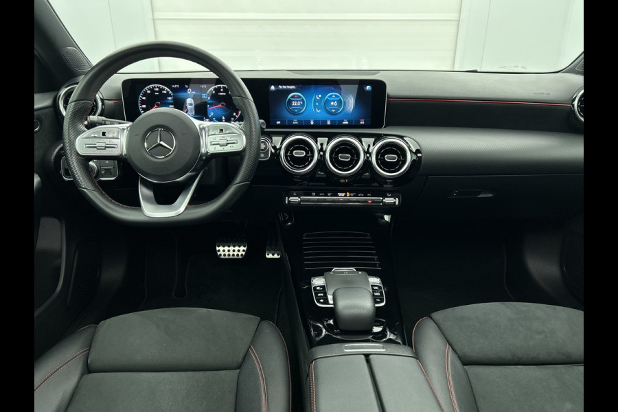 Mercedes-Benz A-Klasse 220 Premium Plus AMG-Line(Goed OnderH, Panorama, Carplay, Stoelen, StoelV, Camera, Navi, Etc)