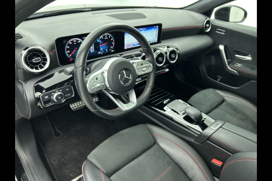 Mercedes-Benz A-Klasse 220 Premium Plus AMG-Line(Goed OnderH, Panorama, Carplay, Stoelen, StoelV, Camera, Navi, Etc)