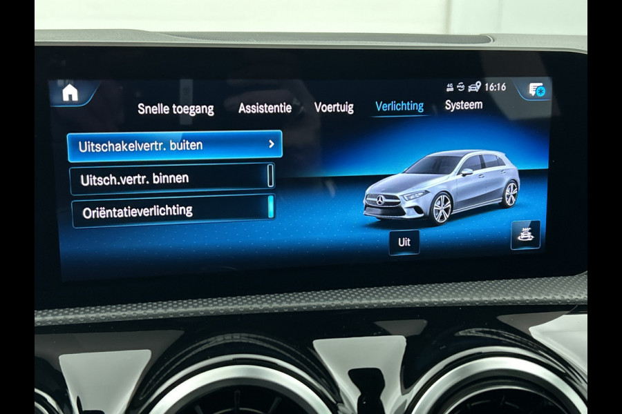 Mercedes-Benz A-Klasse 220 Premium Plus AMG-Line(Goed OnderH, Panorama, Carplay, Stoelen, StoelV, Camera, Navi, Etc)