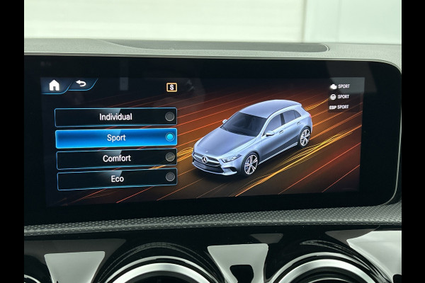 Mercedes-Benz A-Klasse 220 Premium Plus AMG-Line(Goed OnderH, Panorama, Carplay, Stoelen, StoelV, Camera, Navi, Etc)