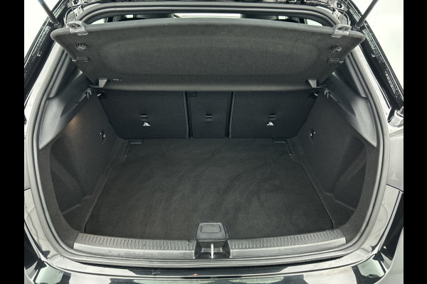 Mercedes-Benz A-Klasse 220 Premium Plus AMG-Line(Goed OnderH, Panorama, Carplay, Stoelen, StoelV, Camera, Navi, Etc)