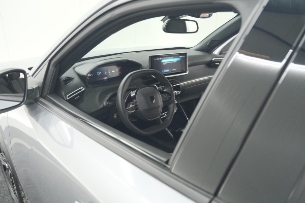 Peugeot 2008 Hybrid 136 e-DCS6 Allure | 360 Camera | Adaptieve Cruise Control | Dodehoekdetectie | Navigatie