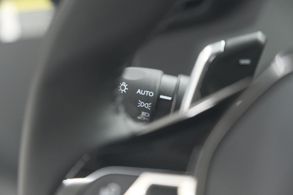 Peugeot 208 Hybrid 100 e-DCS6 Allure | Camera | Apple Carplay | Keyless Entry | Parkeersensoren