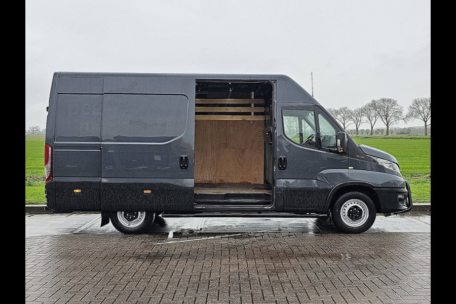 Iveco Daily 35S14V 2.3 L2H2 LAADLIFT in laadruimte EURO6 trekhaak 3500 kg