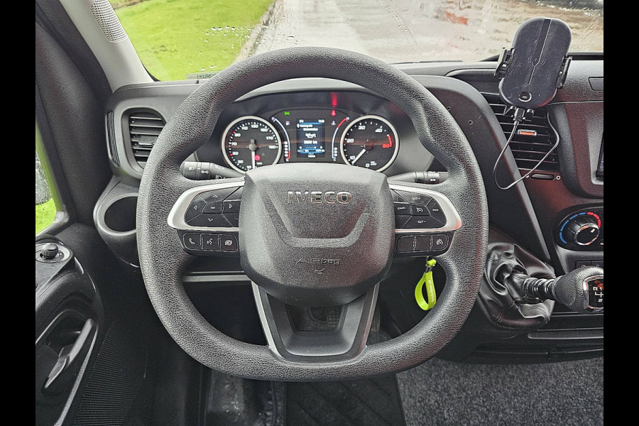 Iveco Daily 35S14V 2.3 L2H2 LAADLIFT in laadruimte EURO6 trekhaak 3500 kg