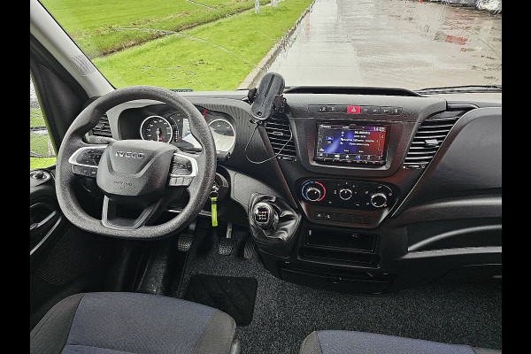 Iveco Daily 35S14V 2.3 L2H2 LAADLIFT in laadruimte EURO6 trekhaak 3500 kg