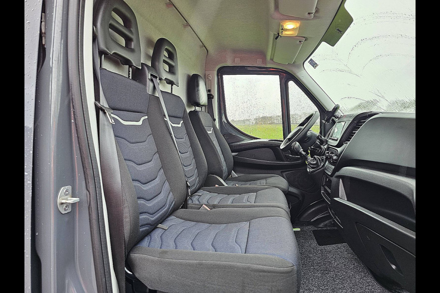 Iveco Daily 35S14V 2.3 L2H2 LAADLIFT in laadruimte EURO6 trekhaak 3500 kg