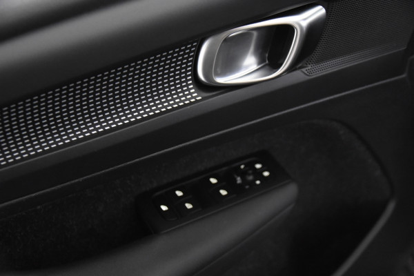 Volvo XC40 1.5 T5 Recharge R-Design *1ste Eigenaar*Panoramadak*Trekhaak*
