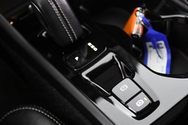 Volvo XC40 1.5 T5 Recharge R-Design *1ste Eigenaar*Panoramadak*Trekhaak*