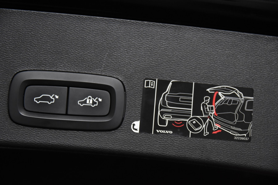 Volvo XC40 1.5 T5 Recharge R-Design *1ste Eigenaar*Panoramadak*Trekhaak*
