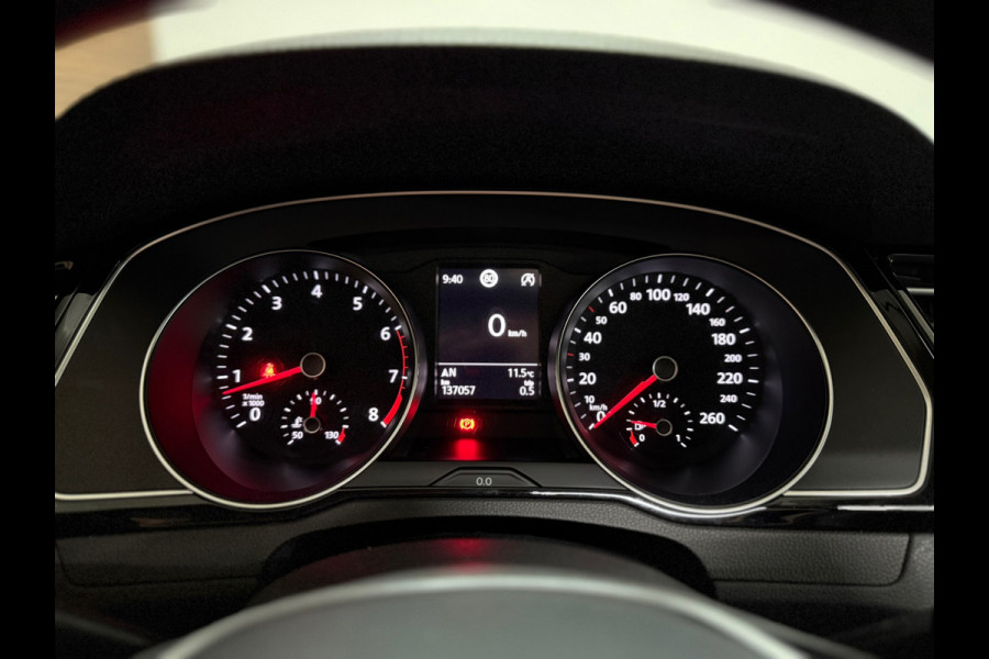 Volkswagen Passat Variant 1.4 TSI ACT Highline | Pano | Navi | Massagestoel | Camera | LED | Adaptive Cruise
