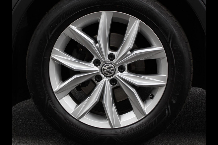 Volkswagen Tiguan 1.5 TSI 150pk DSG Highline | Navigatie | Apple Carplay/Android Auto | Adaptive cruise control | Parkeersensoren | Camera | Park Assist | Lane Assist | Stoel- en stuurverwarming | Getinte ramen | Virtual Cockpit |  LED-verlichting voor