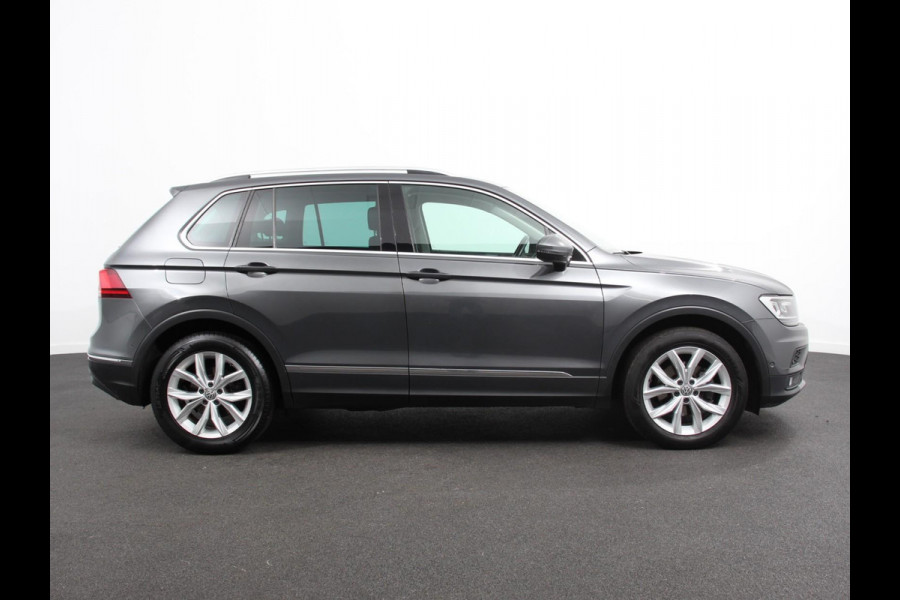 Volkswagen Tiguan 1.5 TSI 150pk DSG Highline | Navigatie | Apple Carplay/Android Auto | Adaptive cruise control | Parkeersensoren | Camera | Park Assist | Lane Assist | Stoel- en stuurverwarming | Getinte ramen | Virtual Cockpit |  LED-verlichting voor