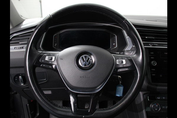 Volkswagen Tiguan 1.5 TSI 150pk DSG Highline | Navigatie | Apple Carplay/Android Auto | Adaptive cruise control | Parkeersensoren | Camera | Park Assist | Lane Assist | Stoel- en stuurverwarming | Getinte ramen | Virtual Cockpit |  LED-verlichting voor