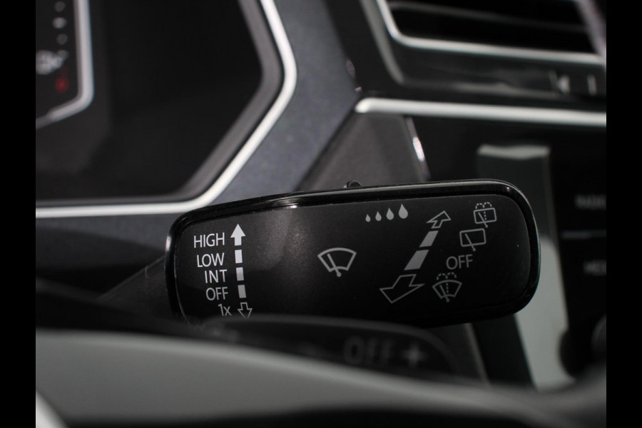 Volkswagen Tiguan 1.5 TSI 150pk DSG Highline | Navigatie | Apple Carplay/Android Auto | Adaptive cruise control | Parkeersensoren | Camera | Park Assist | Lane Assist | Stoel- en stuurverwarming | Getinte ramen | Virtual Cockpit |  LED-verlichting voor