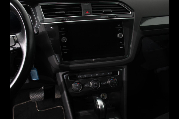 Volkswagen Tiguan 1.5 TSI 150pk DSG Highline | Navigatie | Apple Carplay/Android Auto | Adaptive cruise control | Parkeersensoren | Camera | Park Assist | Lane Assist | Stoel- en stuurverwarming | Getinte ramen | Virtual Cockpit |  LED-verlichting voor
