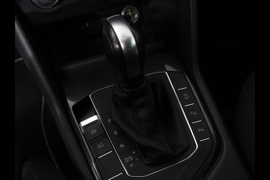 Volkswagen Tiguan 1.5 TSI 150pk DSG Highline | Navigatie | Apple Carplay/Android Auto | Adaptive cruise control | Parkeersensoren | Camera | Park Assist | Lane Assist | Stoel- en stuurverwarming | Getinte ramen | Virtual Cockpit |  LED-verlichting voor