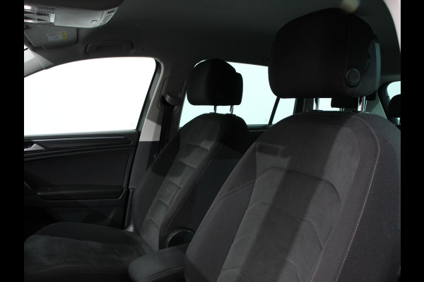 Volkswagen Tiguan 1.5 TSI 150pk DSG Highline | Navigatie | Apple Carplay/Android Auto | Adaptive cruise control | Parkeersensoren | Camera | Park Assist | Lane Assist | Stoel- en stuurverwarming | Getinte ramen | Virtual Cockpit |  LED-verlichting voor