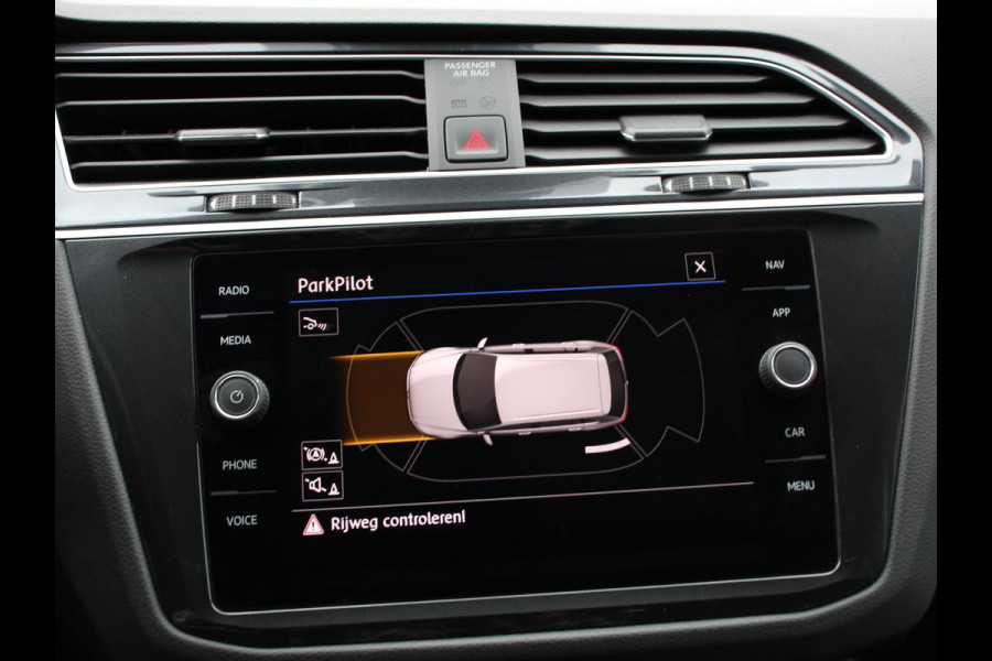 Volkswagen Tiguan 1.5 TSI 150pk DSG Highline | Navigatie | Apple Carplay/Android Auto | Adaptive cruise control | Parkeersensoren | Camera | Park Assist | Lane Assist | Stoel- en stuurverwarming | Getinte ramen | Virtual Cockpit |  LED-verlichting voor