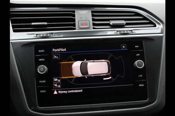 Volkswagen Tiguan 1.5 TSI 150pk DSG Highline | Navigatie | Apple Carplay/Android Auto | Adaptive cruise control | Parkeersensoren | Camera | Park Assist | Lane Assist | Stoel- en stuurverwarming | Getinte ramen | Virtual Cockpit |  LED-verlichting voor