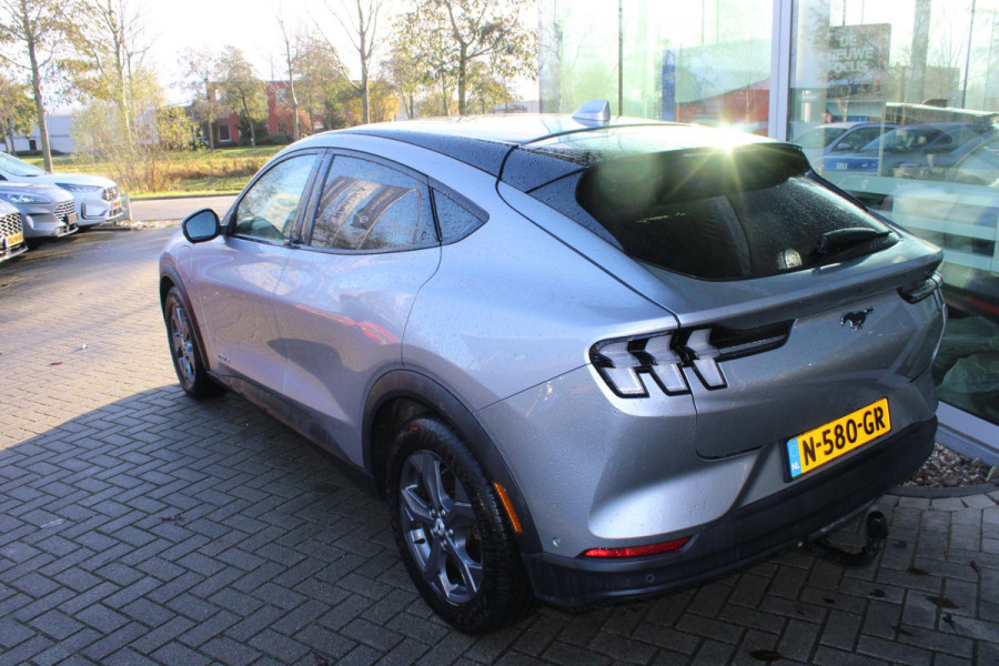 Ford Mustang Mach-E RWD 75 kWh | Trekhaak | Lederen bekleding | Voorruitverwarming | Stoelverwarming | Adaptieve cruise Control | Camera | Electrische achterklep