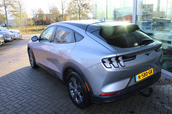 Ford Mustang Mach-E RWD 75 kWh | Trekhaak | Lederen bekleding | Voorruitverwarming | Stoelverwarming | Adaptieve cruise Control | Camera | Electrische achterklep